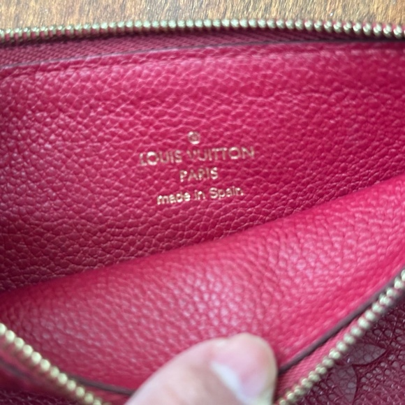 Louis Vuitton pouch - Picture 4 of 8